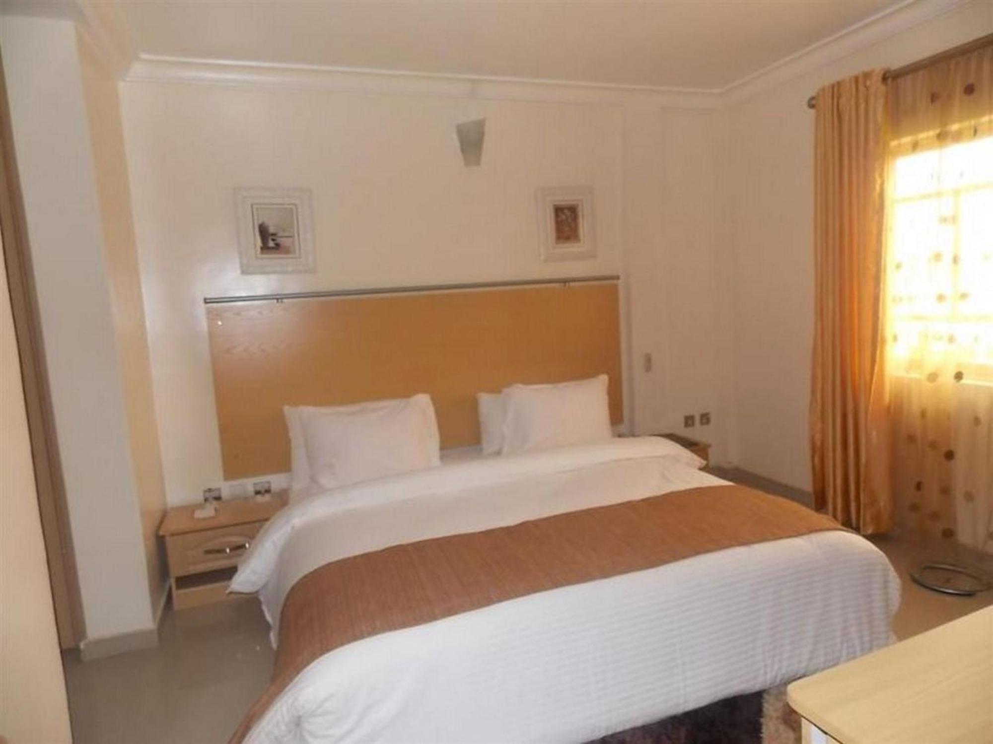 Room In Lodge - Ayalla Hotels And Suites Abuja Ngoại thất bức ảnh